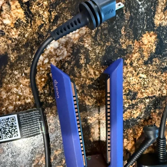 Dyson Blue Hair Straightener - Picture 5 of 5